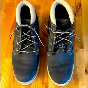 TIMBERLAND WOMENS BOOTS 9 new